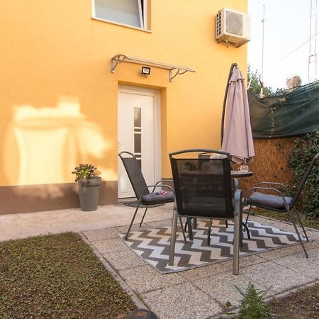 Apartmán Moet With Garden Pula Exteriér fotografie