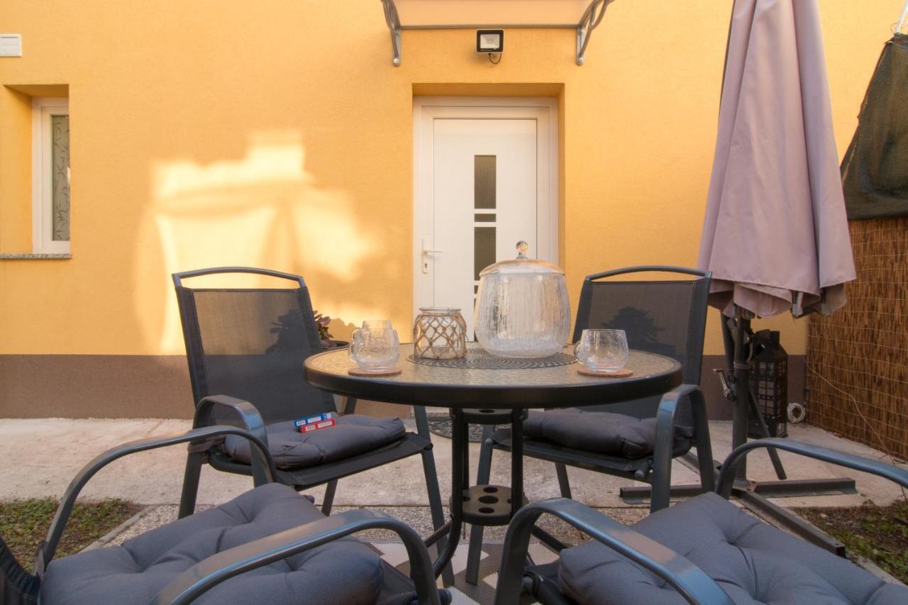 Apartmán Moet With Garden Pula Exteriér fotografie